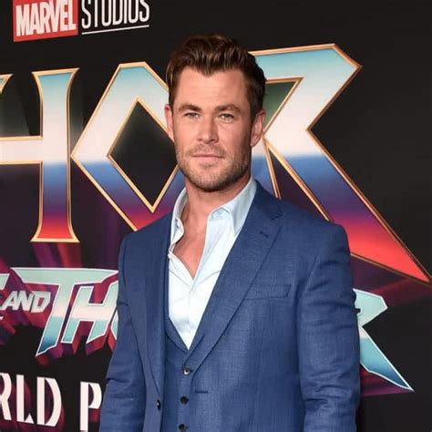 chris hemsworth naked|Chris Hemsworth protected modesty with a SOCK during Thor nude。